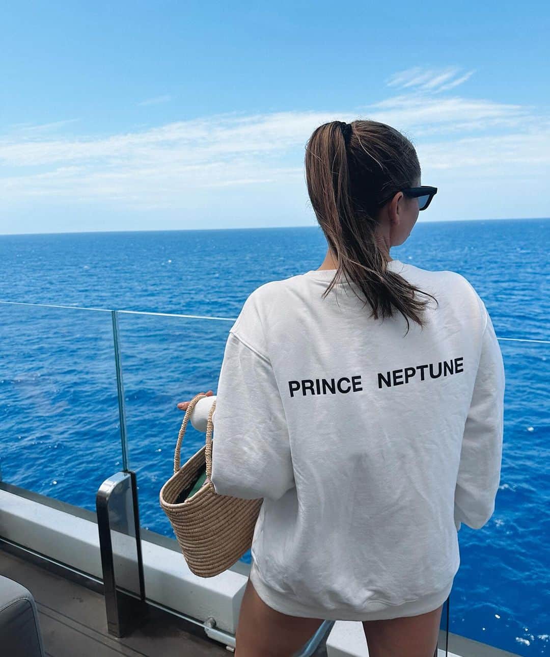 アリ・シンプソンさんのインスタグラム写真 - (アリ・シンプソンInstagram)「lost at sea ⚓️ | @princeneptune @celebritycruises_aunz 🤍 #CelebrityEdge x」12月10日 14時13分 - allisimpson