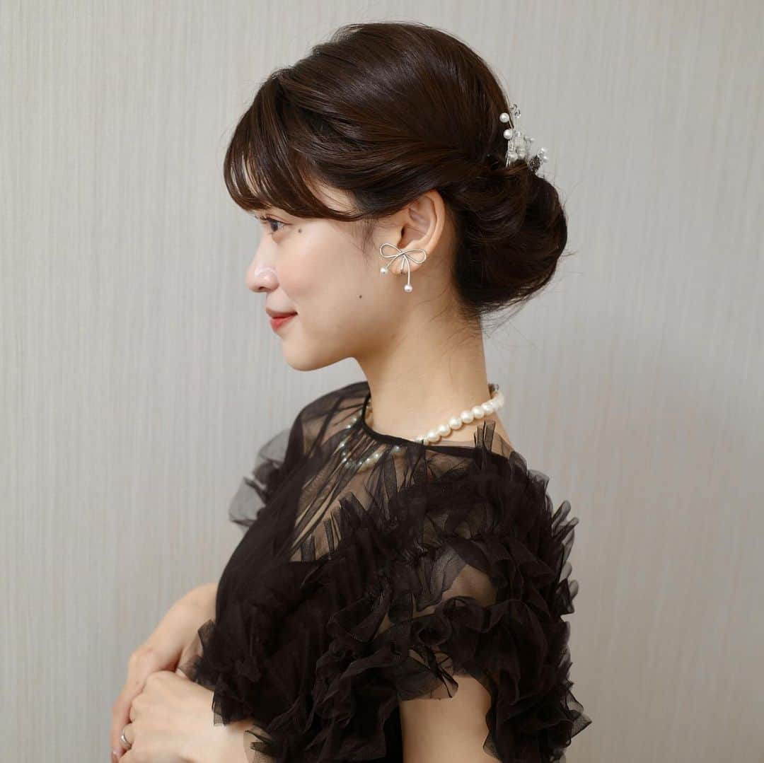 東李苑さんのインスタグラム写真 - (東李苑Instagram)「おめかしした日🎀結婚式お呼ばれコーデ&ヘア！ もこもこアレンジがきゃわいいのよ〜〜💭🐏🤍🤍 実はパンツスタイルのドレスもお気に入り🫡」12月10日 14時09分 - az_rion