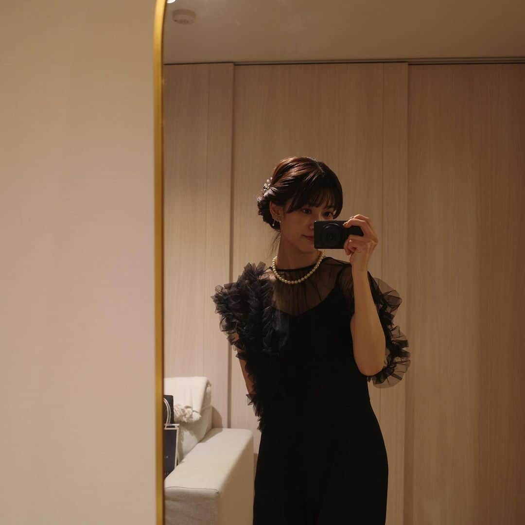 東李苑さんのインスタグラム写真 - (東李苑Instagram)「おめかしした日🎀結婚式お呼ばれコーデ&ヘア！ もこもこアレンジがきゃわいいのよ〜〜💭🐏🤍🤍 実はパンツスタイルのドレスもお気に入り🫡」12月10日 14時09分 - az_rion