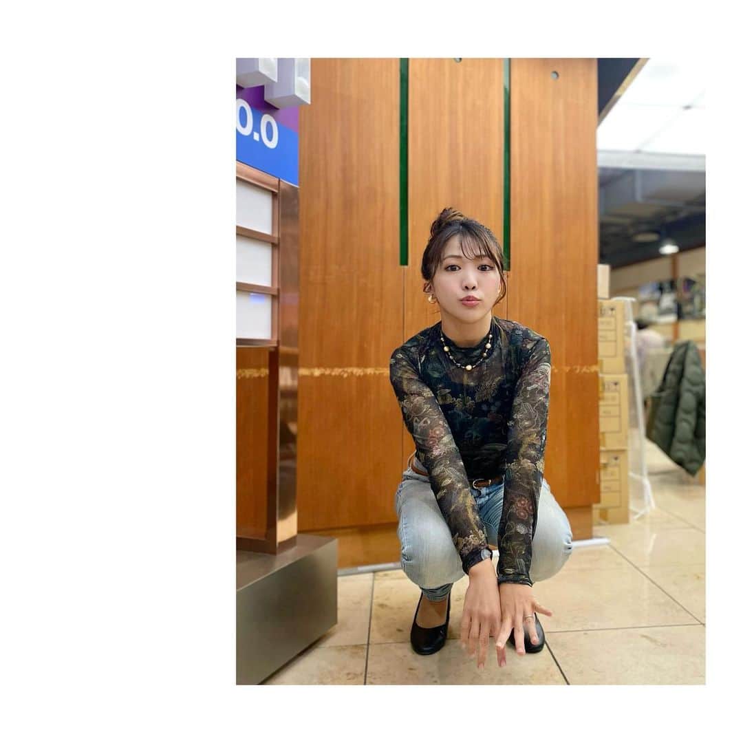 鬼頭由芽のインスタグラム：「・ 今週も @anotheraddress_official でいい感じのお洋服たち。 Beautiful Peopleのトップスと MM6  Maison Margielaのジャケット。 なんで私ったら二枚目仁王立ちしちゃったのかな😌」