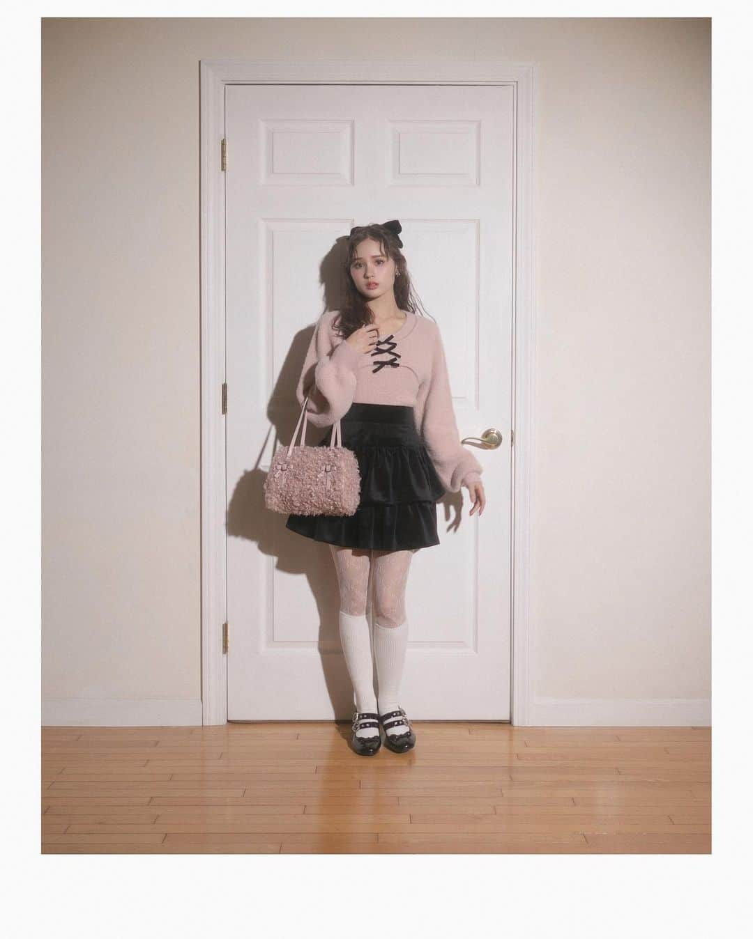 BUBBLESのインスタグラム：「ㅤㅤㅤㅤㅤㅤㅤㅤㅤㅤㅤㅤㅤ ㅤㅤㅤㅤㅤㅤㅤㅤㅤㅤㅤㅤㅤ BUBBLES New Collection Winter / December,2023  ☑︎ poodle fur bag ¥7,900+tax color :  pink / ivory / black https://www.sparklingmall.jp/c/sparklingmall_all/BS71371 ㅤㅤㅤㅤㅤㅤㅤㅤㅤㅤㅤ _____________________________________________  #bubbles #bubblestokyo  #bubbles_shibuya #bubbles_shinjuku #bubblessawthecity #bubbles #new #clothing #fashion #style #styleinspo #girly #classicalgirly #brushgirly #harajuku #shibuya #newarrival #october #aw #December #winter #holiday #2023_BUBBLES #December2023_BUBBLES」