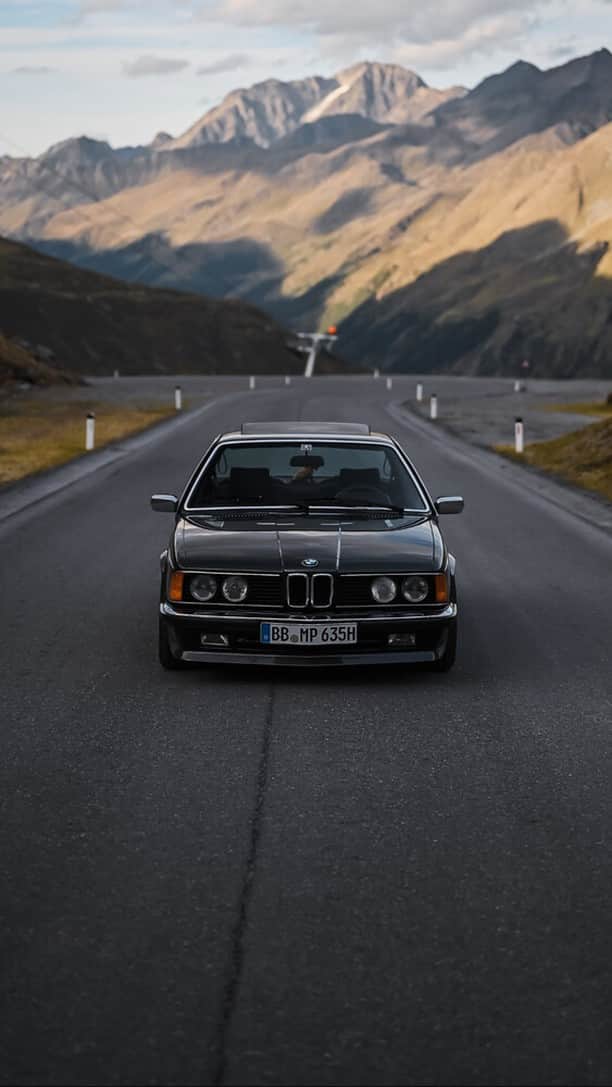 BMWのインスタグラム：「Reason #32: For epic weekend drives ⛰️ 📸: @mr.sharknose #BMWRepost   The 1985 BMW 6 Series.  #THE6 #BMW #6Series #CarInterior   Follow locals law and obey the rules of the road when driving.」