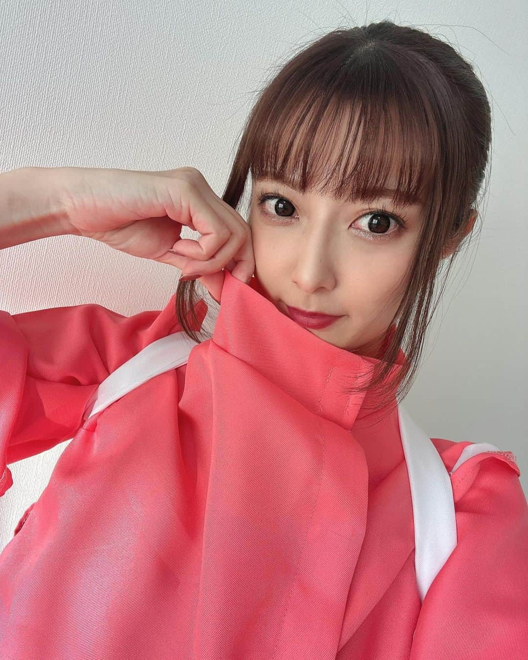 林田雪菜のインスタグラム：「2023年のハロウィーン千と千尋の神隠しの千尋をしました🙋‍♀️ わりと寄せられたと思う✌️ 踊りやすいコスプレでした🥹 #ハロウィーンバレエ  #ハロウィーン2023 #ハロウィーン #halloween #ハロウィーンコスプレ #ハロウィンコスプレ #千と千尋の神隠し #千と千尋の神隠しコスプレ #halloweenballet #halloweenballetclass #コスプレ #今年の投稿今年のうちに #今年もこの時期がやってきました」