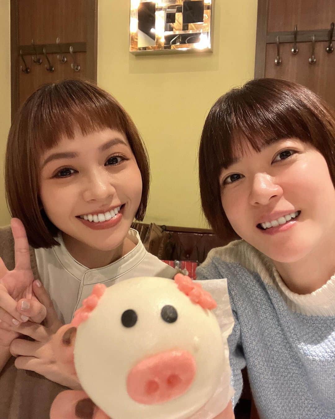 上野樹里さんのインスタグラム写真 - (上野樹里Instagram)「「黃姵嘉」（Peijia Huang）、 ぺシーと再会 楽しかった😊 プレゼントありがとう🎁💝 この後の取材では、台湾2日目にして感動がいっぱい過ぎて、涙が溢れた😢 感謝‼️🙏☀️ #隣人X疑惑の彼女 in Taiwan 🇹🇼」12月10日 16時26分 - _juri_art_