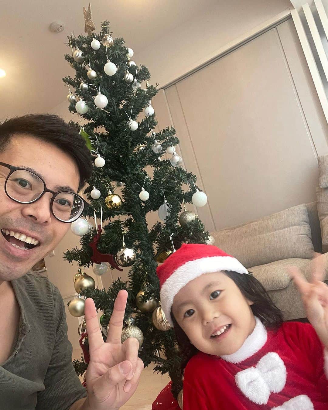 アキラ・コンチネンタル・フィーバーのインスタグラム：「🎅merry Xmas準備したよ👧」