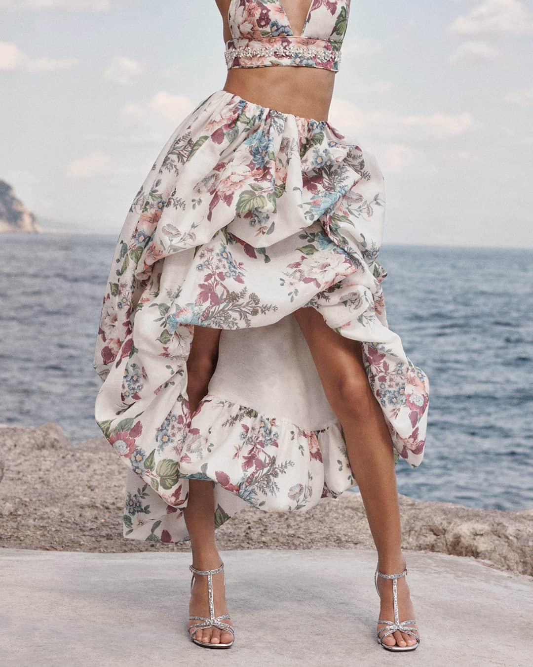 ジマーマンのインスタグラム：「Seaside: Discover our latest Resort collection in stores and online, including the Matchmaker Drape Skirt, Embellished Bra and Zimmermann Aura Sandal 85. #ZimResort24 #zimmermann」