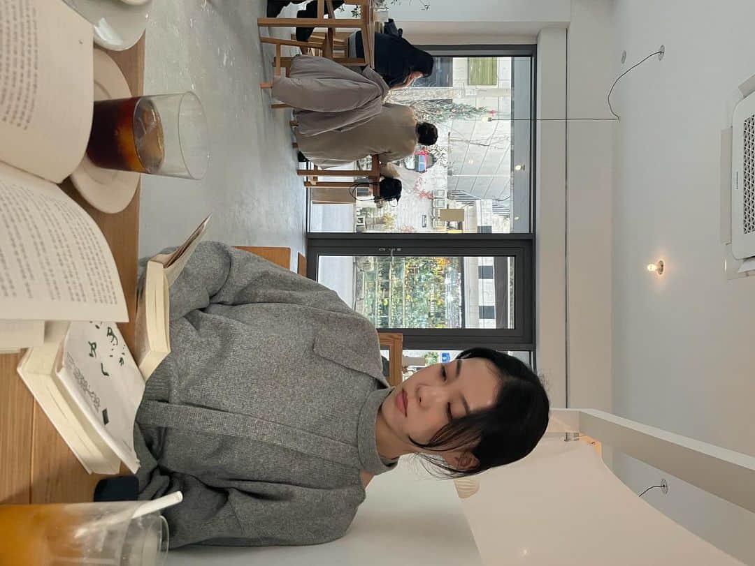柿本絢菜 (24)のインスタグラム：「最後のあたたかい日曜日。 今日はどれだけ疲れていても、必ずここへ来ると決めていた。 心地よい音楽だけが響き渡る、心浄化される空間。」