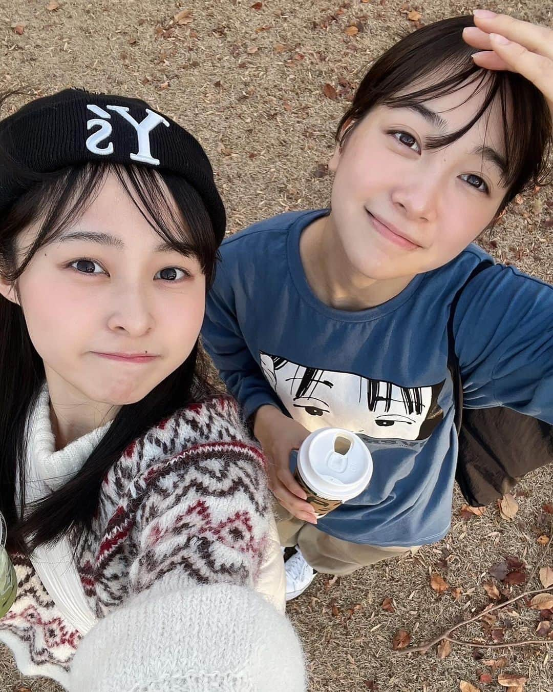 村山千夏のインスタグラム：「こんばんは。 同じ事務所で同い年のまやと遊びましたー！ 楽しかった。  Good evening. I hung out with Maya, who is the same age as me at the same office! it was fun.  #jk#ljk#jk3#高校生#女子高校生#高校生女子#18歳#18yearsold#05#05line#私服#全身コーデ#新宿御苑」