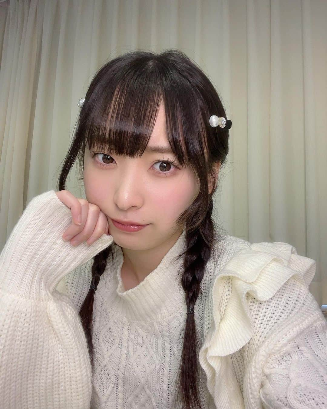 坂川陽香のインスタグラム：「昨日と今日の私🐩🐈💫  オンラインお話会2日間 ありがとうございました☺️ 次はクリスマスにお会いしましょう〜🎄⟡꙳  #坂川陽香 #06 #akb48  #ootd」