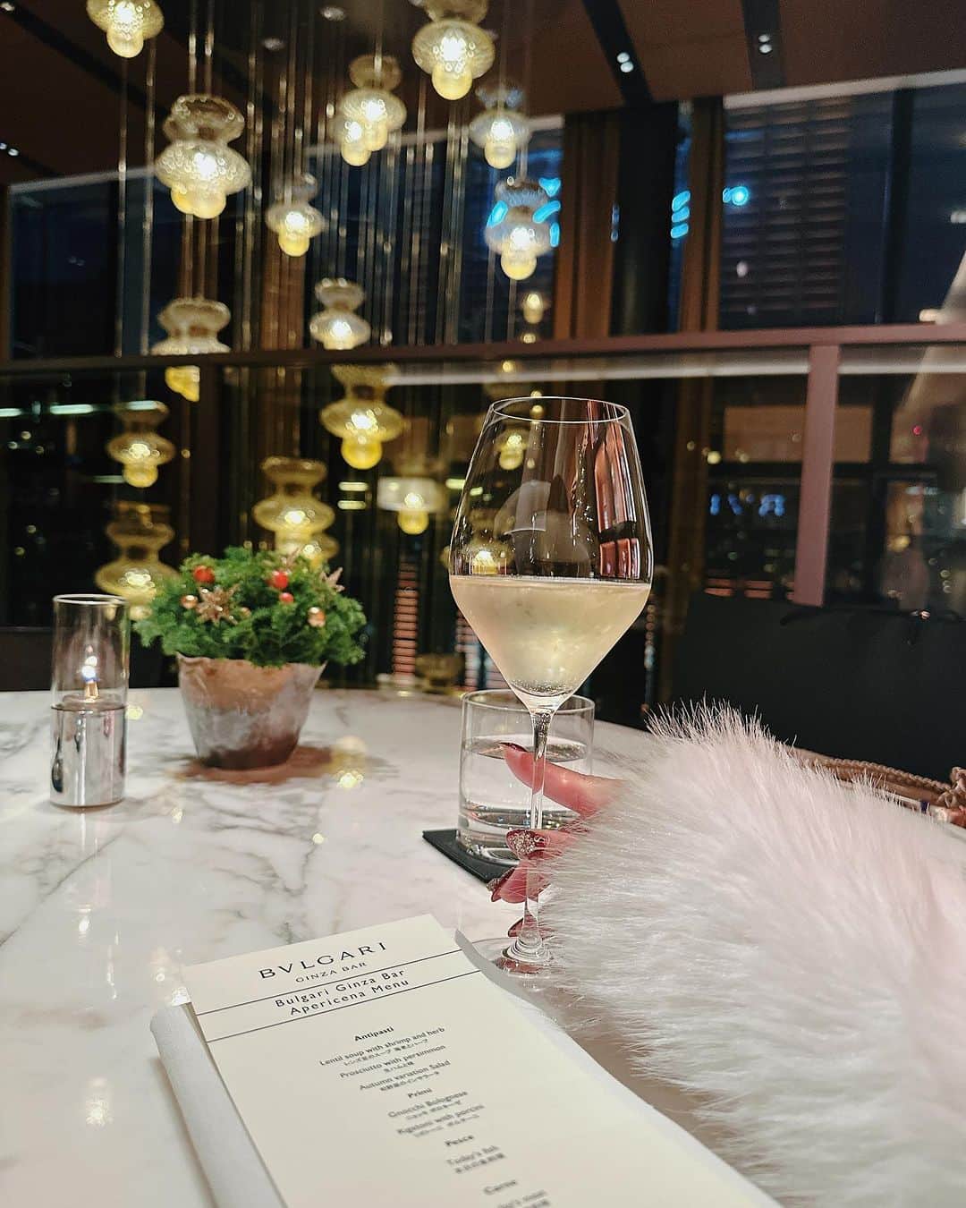 MARIのインスタグラム：「Christmas time is here.. @bulgarilucafantintokyo 🌲🎅🏻✨」