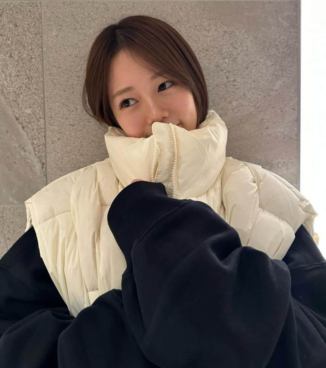 川口葵のインスタグラム：「. このダウンあったかくてデザインも可愛い⛄️♥️✨ みんなもあったかくしてね🧣  #あおいのふく」