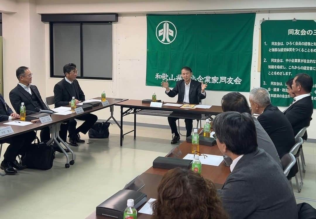 きいちゃんのインスタグラム：「【知事活動報告】 和歌山県中小企業家同友会役員の方々との意見交換会。 タウンミーティング同様、皆さんのお話をじっくり聞けました。 全県から、いろんな業種が集まっているので、新しい情報もたくさんいただき、政策の参考になりました。 学生への職業教育などでコラボできないか、一緒に検討していきます。  #和歌山県 #中小企業家同友会」