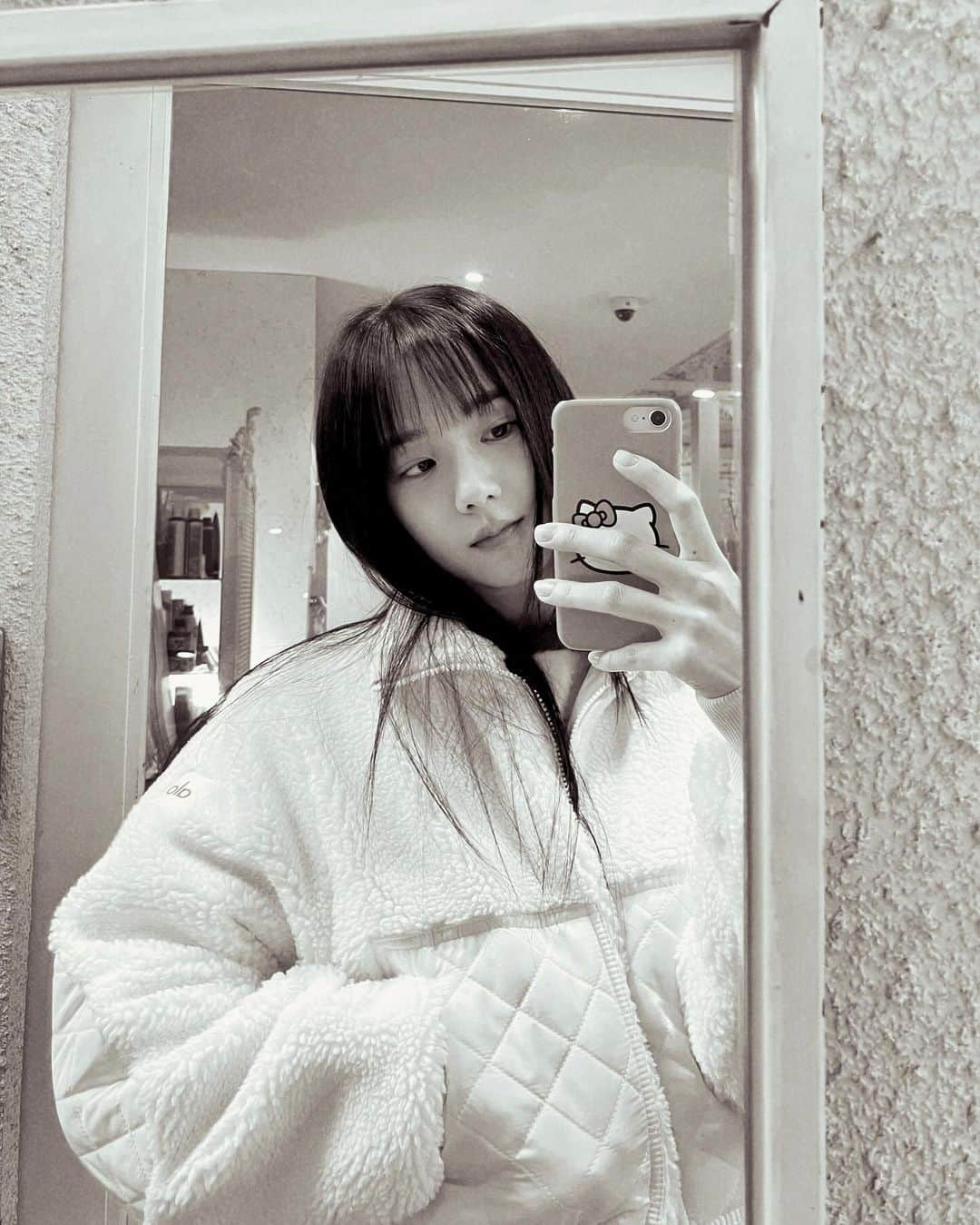 ジスのインスタグラム：「나만 춥나 ? 너무 춥다 🥶」