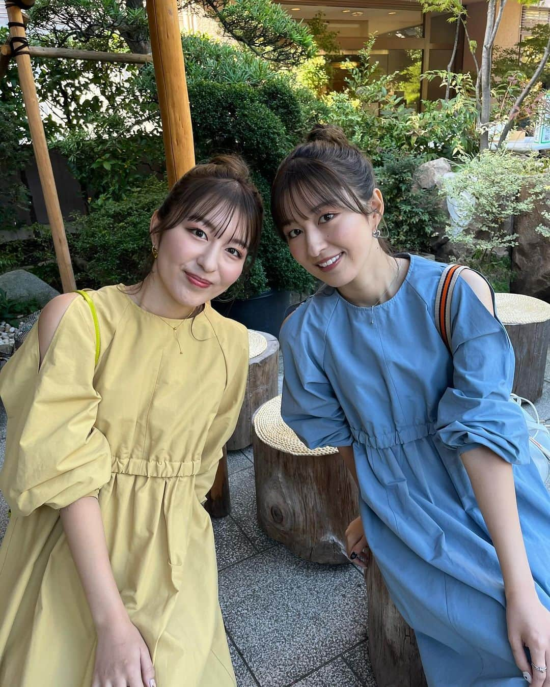 りかりこさんのインスタグラム写真 - (りかりこInstagram)「「東京のお伊勢さま」東京大神宮のホームページ 新ビジュアルに起用していただきました💖  東京大神宮は「東京のお伊勢さま」と親しまれています❤︎ 私達は三重県出身ということもあり、とっても嬉しい気持ちです…！  縁結びに御利益のある神社としても知られていて 「鈴蘭守」は「幸福が訪れる」という花言葉を持つ鈴蘭の花をかたどったお守りだそうで、私たちも撮影の日から毎日大切に持っています🫶🏻  是非、ホームページチェックしてみてください❤︎  💄 @hikari_makeup 👗 @hacccccccccchi thankyou🫶🏻  #pr#raybeams_stylings#東京大神宮#ファッション#夏服#冬服#双子#twins#followｍe」12月10日 17時30分 - rikariko_official