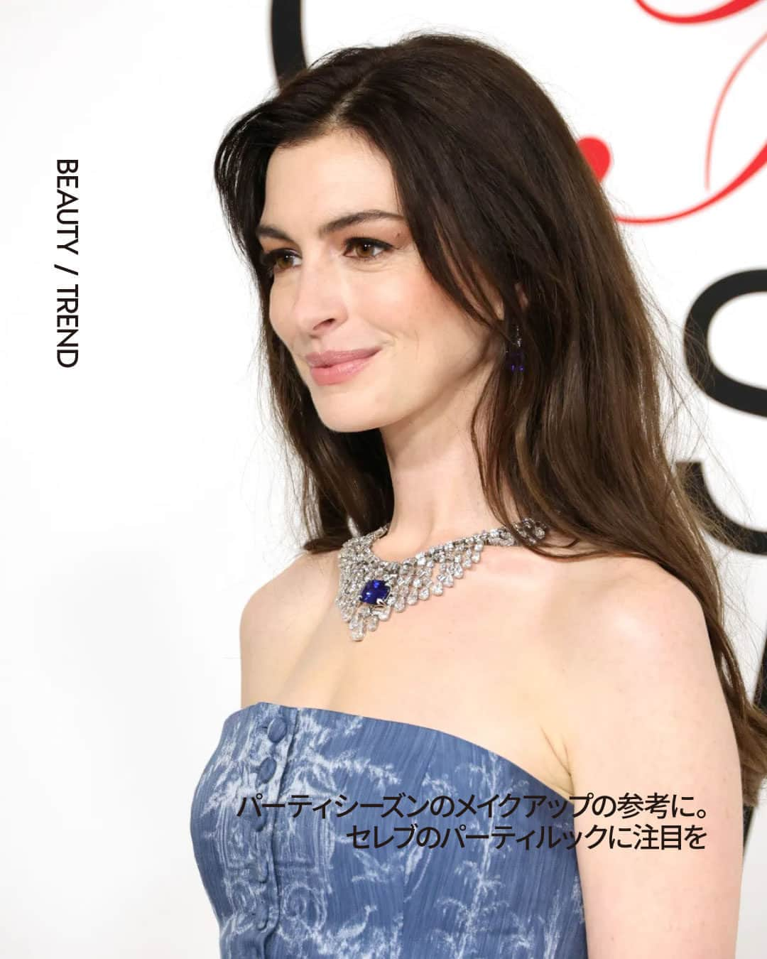 VOGUE JAPANのインスタグラム：「華やかなレッドカーペットでは、力強くも女性らしいアイメイクに注目を。アン・ハサウェイからキム・カーダシアンまで、とりわけ輝きを放ったビューティールックをニューヨークで開催されたファッションの祭典#CFDAAward から厳選✨✨ 詳細はプロフィールのリンクより。 #voguejapan_beauty」