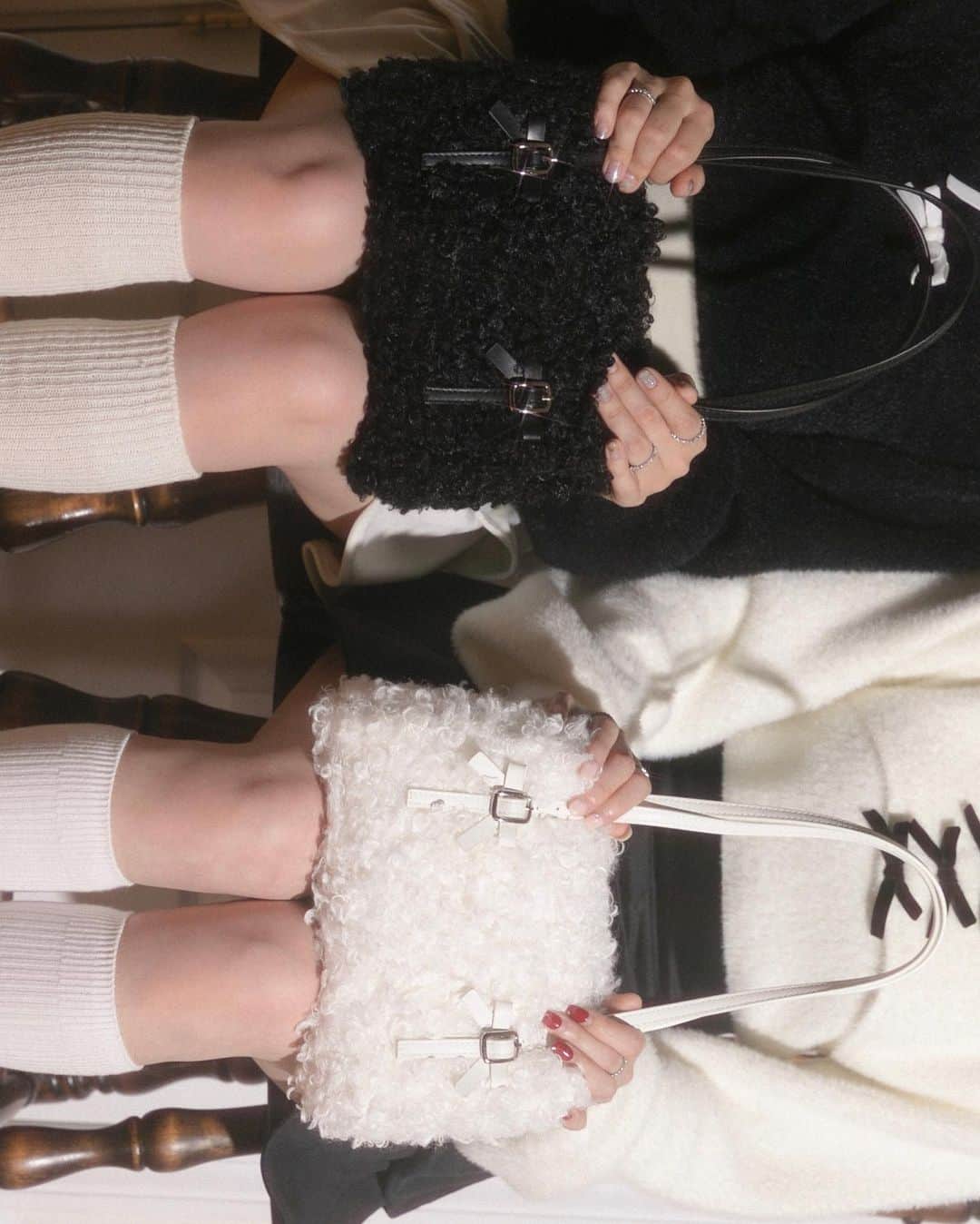 BUBBLESさんのインスタグラム写真 - (BUBBLESInstagram)「ㅤㅤㅤㅤㅤㅤㅤㅤㅤㅤㅤㅤㅤ ㅤㅤㅤㅤㅤㅤㅤㅤㅤㅤㅤㅤㅤ BUBBLES New Collection Winter / December,2023  ☑︎ poodle fur bag ¥7,900+tax color :  ivory / black / pink https://www.sparklingmall.jp/c/sparklingmall_all/BS71371 ㅤㅤㅤㅤㅤㅤㅤㅤㅤㅤㅤ _____________________________________________  #bubbles #bubblestokyo  #bubbles_shibuya #bubbles_shinjuku #bubblessawthecity #bubbles #new #clothing #fashion #style #styleinspo #girly #classicalgirly #brushgirly #harajuku #shibuya #newarrival #october #aw #December #winter #holiday #2023_BUBBLES #December2023_BUBBLES」12月10日 18時06分 - bubblestokyo