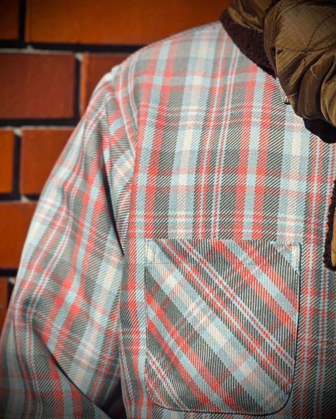 BEAMS+さんのインスタグラム写真 - (BEAMS+Instagram)「・  BEAMS PLUS RECOMMEND  BEAMS PLUS  "Chambray Check Open Collar Quilted Shirt Blouson."  This quilted cotton blouson is light and comfortable to wear with a polyester outer fabric. The beautiful checkered pattern is also very attractive. The relaxed fitting allows you to enjoy layered styles.  -------------------------------------  中綿キルティングのブルゾンはポリエステル素材の表地と合いまって軽快な着心地。綺麗なチェック柄の表現も魅力的です。リラックスしたフィッティングでレイヤードしたスタイルも楽しめます。   #beams #beamsplus #beamsplusharajuku  #mensfashion」12月10日 20時00分 - beams_plus_harajuku