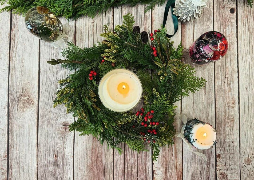 ブライアンのインスタグラム：「From today’s Flower class~ making Christmas Wreaths 오늘 꽃수업에서~ 오늘은 크리스마스 리스~」