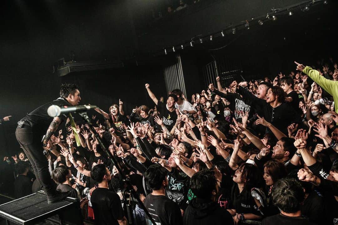 MAH さんのインスタグラム写真 - (MAH Instagram)「SiM “PLAYDEAD” WORLD TOUR SEASON 1 in 🇯🇵 Day 18 at B.9 V1 Kumamoto.  #SiM #PLAYDEAD #ROTTENGRAFFTY  📷 @koheisuzukiphoto」12月10日 18時12分 - mahfromsim