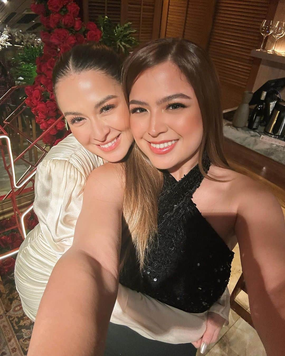 Alexa Ilacadのインスタグラム：「Another fangirl moment with my idol, @marianrivera. 🥹🤍 i love you, ate Yan!」