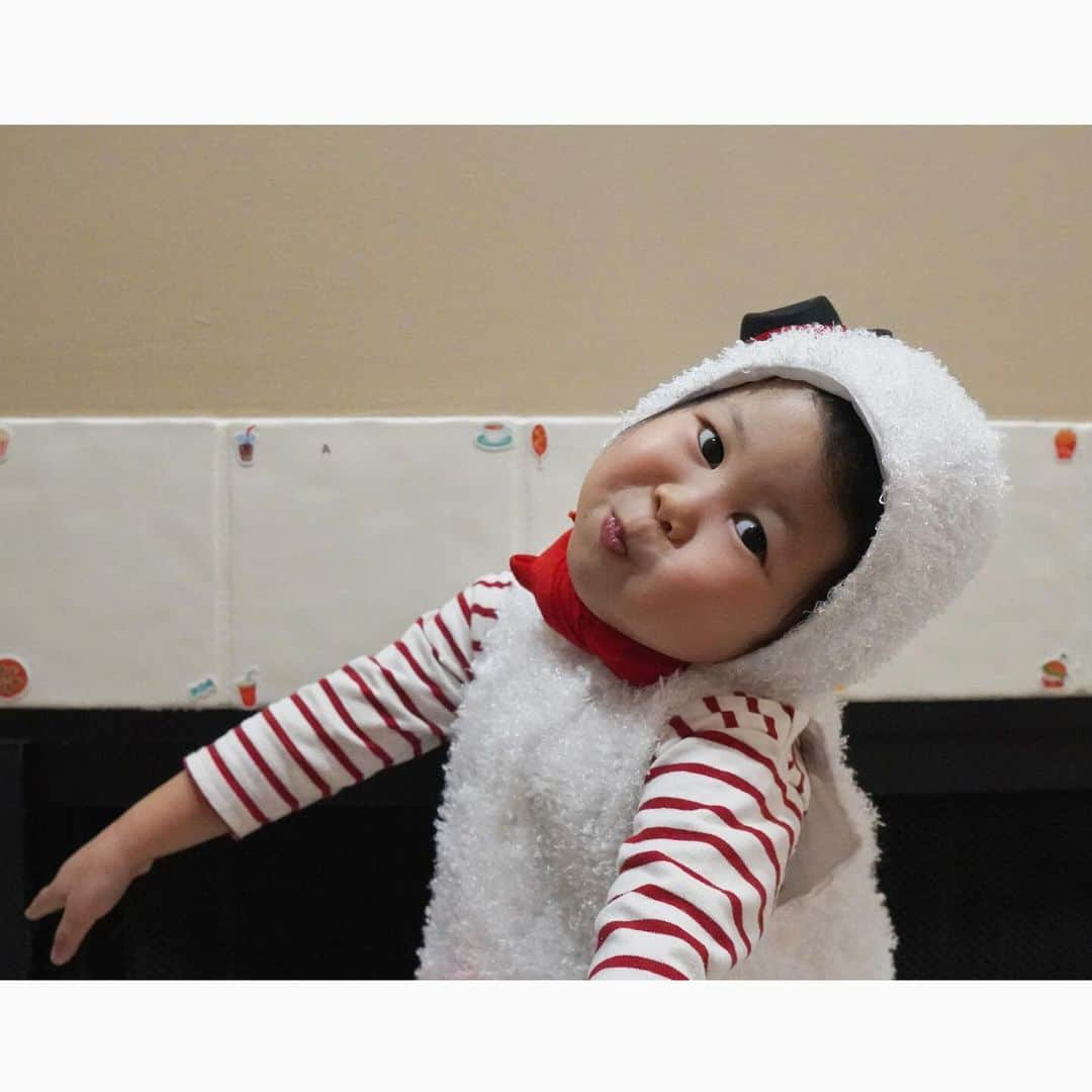 ぽるぽるちゃんさんのインスタグラム写真 - (ぽるぽるちゃんInstagram)「メリークリスマス🎅🏻🎄  さわってつくってたべる絵本さんとコラボさせていただきました🥺 とにかくかわいすぎるので是非みなさんつくってみてください🥺 かぶりものを交換してみてもおもしろいかも、、、🫣 みんなのつくったの見るの楽しみーーーー🤤🤤🤤  限定のグッズをつけていただいたりプレゼント企画もあったりなのでよかったらサイトからチェックしてみてください☺️  #たべほん #ぽる」12月10日 18時30分 - poruporuchan