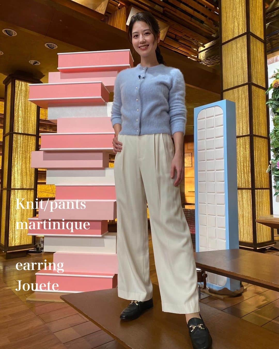 桝田沙也香のインスタグラム：「* サタデーステーション衣装👗 上下⇨martinique @martinique_tokyo  イヤリング⇨Jouete @joueteofficial   パールボタンがお上品なカーディガン🩵 シルクのように滑らかで、着心地も良い✨ このブルーはWEB限定カラーです🐬  ハイウェストでトップスをインしても 綺麗に履けるパンツ🫶 オフィススタイルはもちろん、 どんなトップスとも相性が良いので デイリーでも着回せそう🙌  ___ 今週のピックアップ桝リートは ラグビーリーグワンが開幕ということで #トヨタヴェルブリッツ　 #ボーデンバレット　 選手をご紹介しました🏉 2年前にサントリーに所属していましたが、 また日本に戻ってきてくれて嬉しいですね😊 好きな食べ物は豚骨ラーメン🍜 同じです🙋‍♀️  #サタデーステーション#衣装#coordinate#ootd#今日のコーデ#カーディガン#パンツ#アナウンサー#テレビ朝日アナウンサー#桝田沙也香」