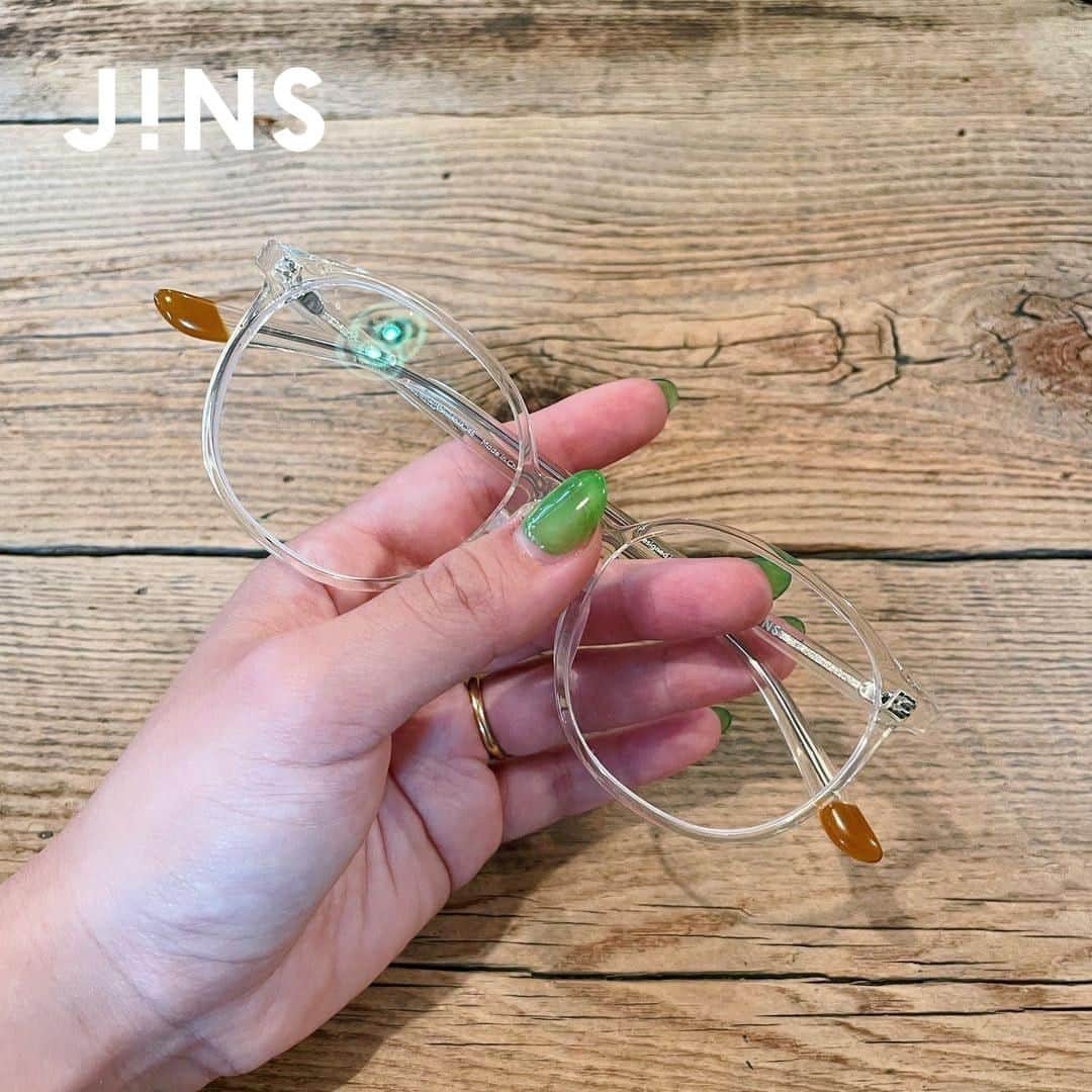 JINS PHILIPPINESのインスタグラム：「Be Free to express your style.   JINS Fashion tip: Add contrast to your look by pairing clear frame glasses to darker outfits.  FRAME: UCF-23A-064 322  #jins #wearable #glasses #jinstoday #eyewear #modernbold #preppy #airframe #fashionableglasses #stylishglasses #lightweight #designedinTokyo #highquality #since2001」