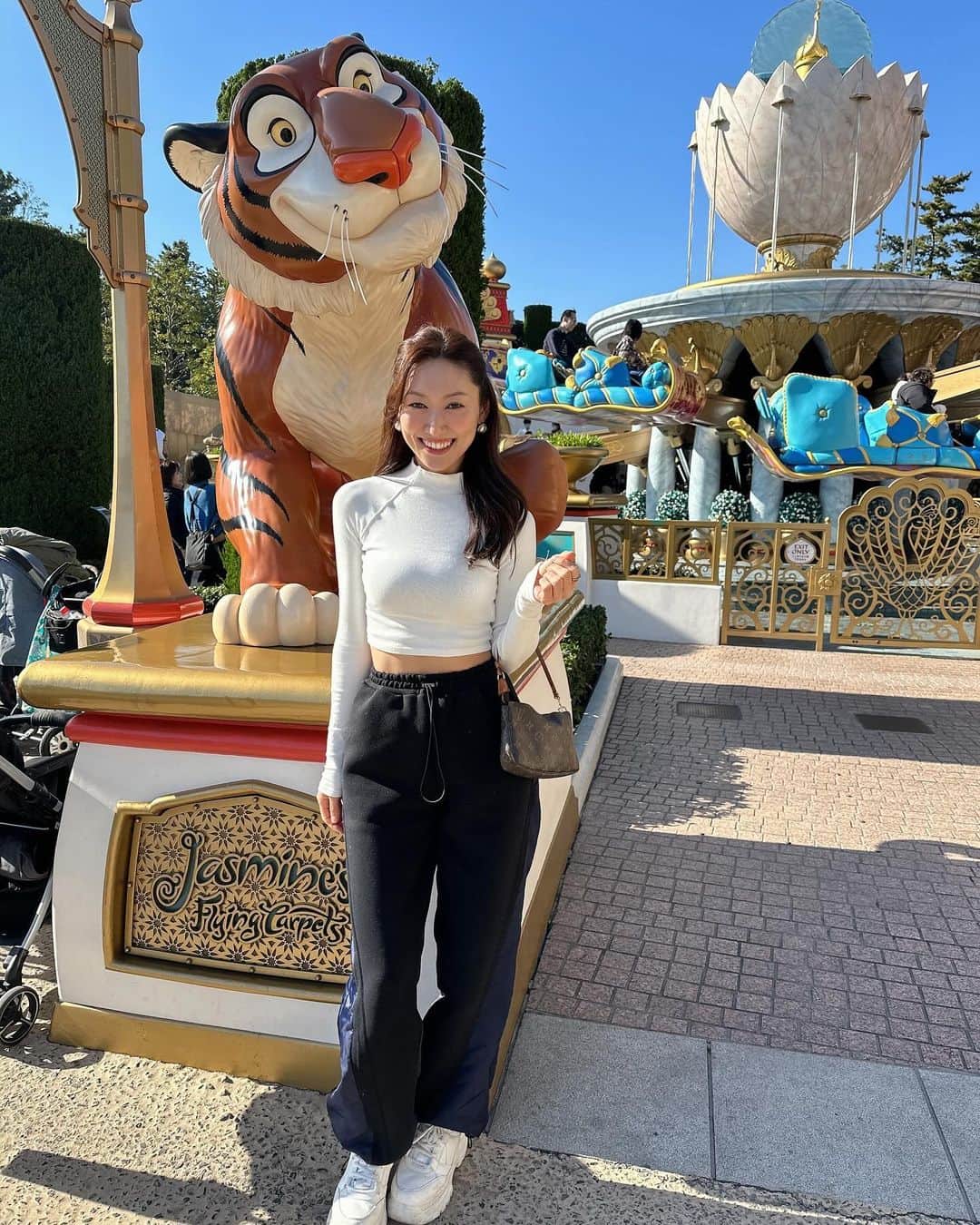 karenさんのインスタグラム写真 - (karenInstagram)「ママの撮影が上手でおったまげ〜😮😮😮🎈  ディズニーシーで好きな乗り物No.2の魔法の絨毯🦁 みんなは、1番なにがすき？？  #でぃずにーしー #魔法の絨毯 #娘とまま」12月10日 19時06分 - karennakamura.r