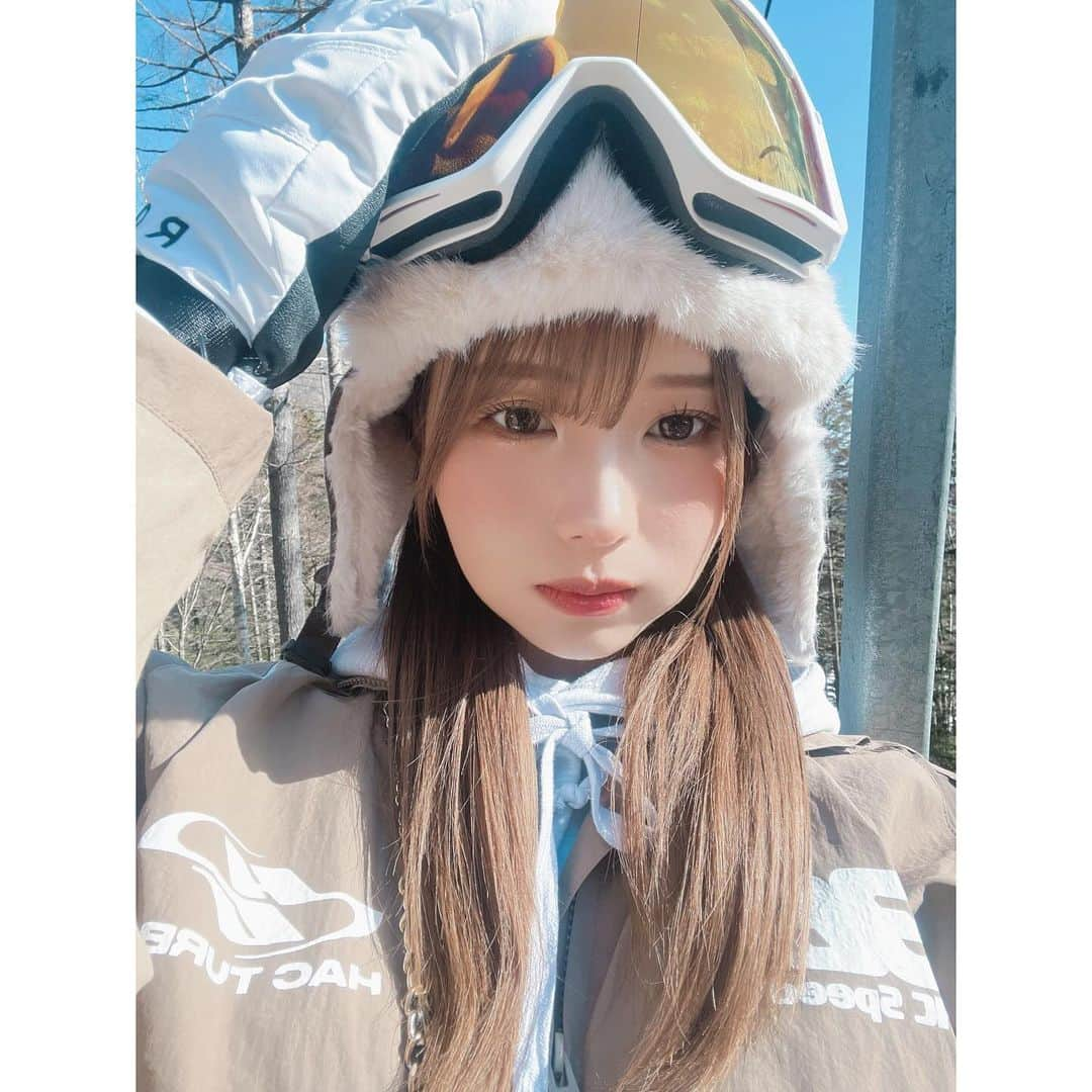 流那(ルナ)のインスタグラム：「今年初のスノボー🏂 暇してたら友達が誘ってくれて行ってきました⛄️ 木の葉では滑れるんだけど今回はS字挑戦したけど むずかったから、リベンジする🥹 たのしかた」