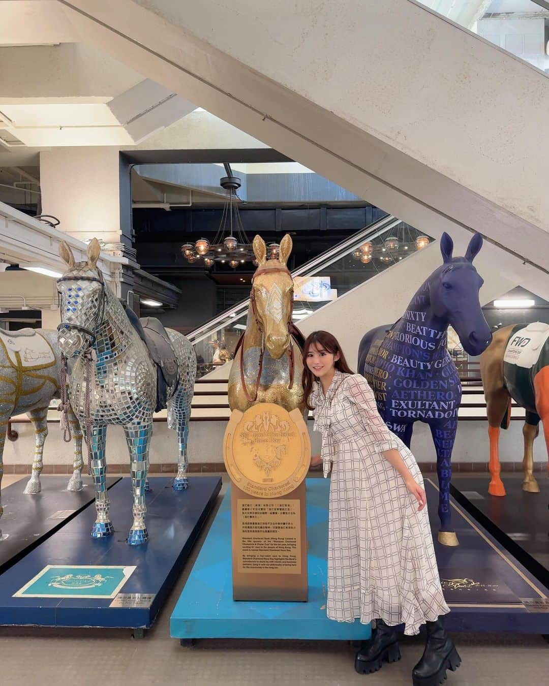 erinaさんのインスタグラム写真 - (erinaInstagram)「. . . 初めてのシャティン競馬場🏇 シャフリヤールの応援のつもりで飛行機取ったのに まさかの出走取り消し😭 . でもたくさん日本馬出てたのでとっても楽しめた💖 現地の熱狂っぷりもたくさん感じれました！ . 阪神JFは久しぶりに予想が当たって嬉しかった🎯 皆さんはどうでしたか？ . . . #香港 #hongkong #シャティン競馬場 #沙田競馬場 #shatinracecourse」12月10日 19時13分 - erina_umajo