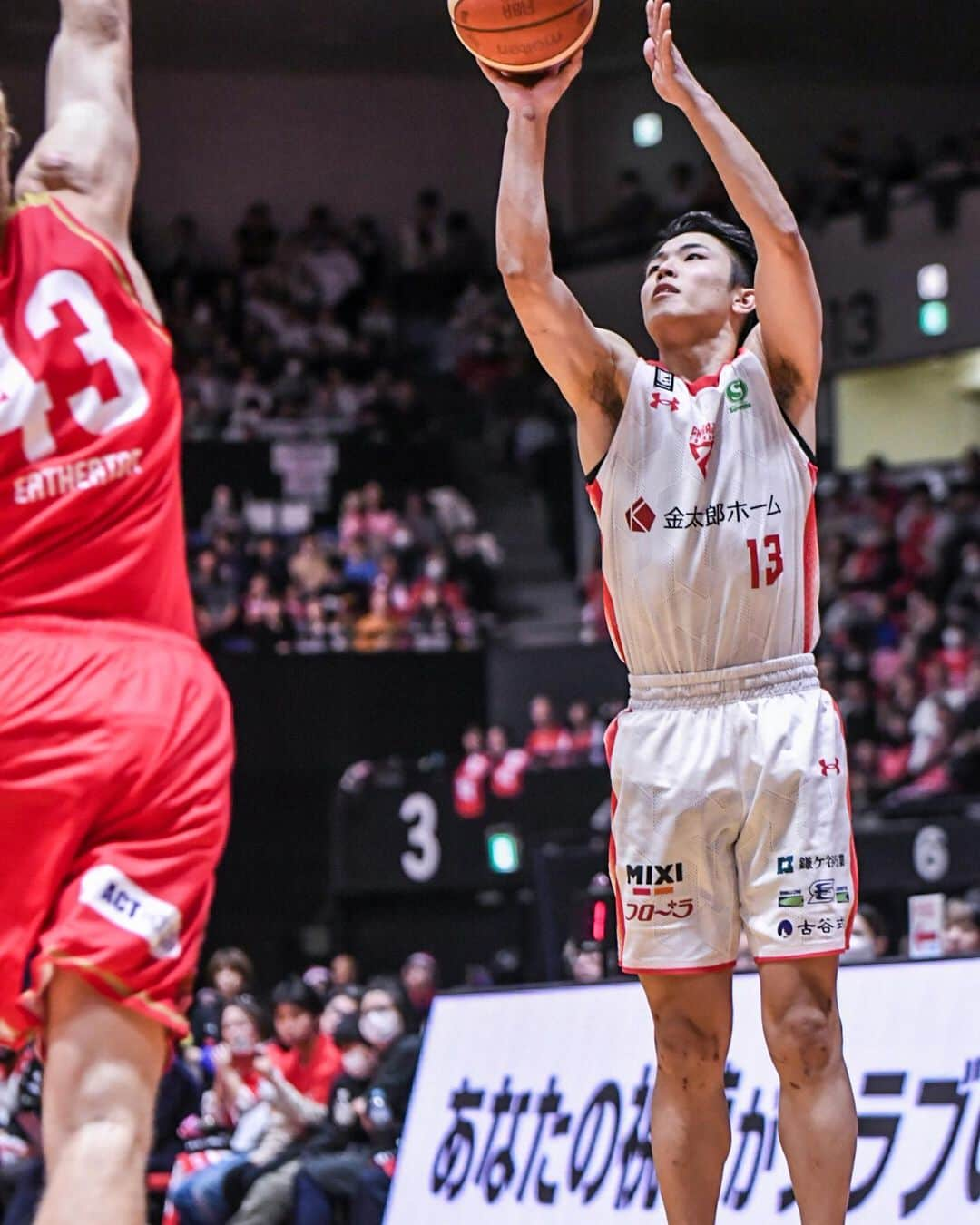 千葉ジェッツさんのインスタグラム写真 - (千葉ジェッツInstagram)「試合風景📸  B.LEAGUE2023-24 vs.名古屋 🏀試合終了🏀 名古屋 99-71 千葉J  #一勝一敗 #痛み分け #chibajets #Bリーグ #千葉ジェッツ #バスケ #basketball #portrait  #photograph #ジェッツ写真部 #レンズ越しの世界 #応炎📣🔥 #ありがとうございました✨」12月10日 19時14分 - chibajets_official