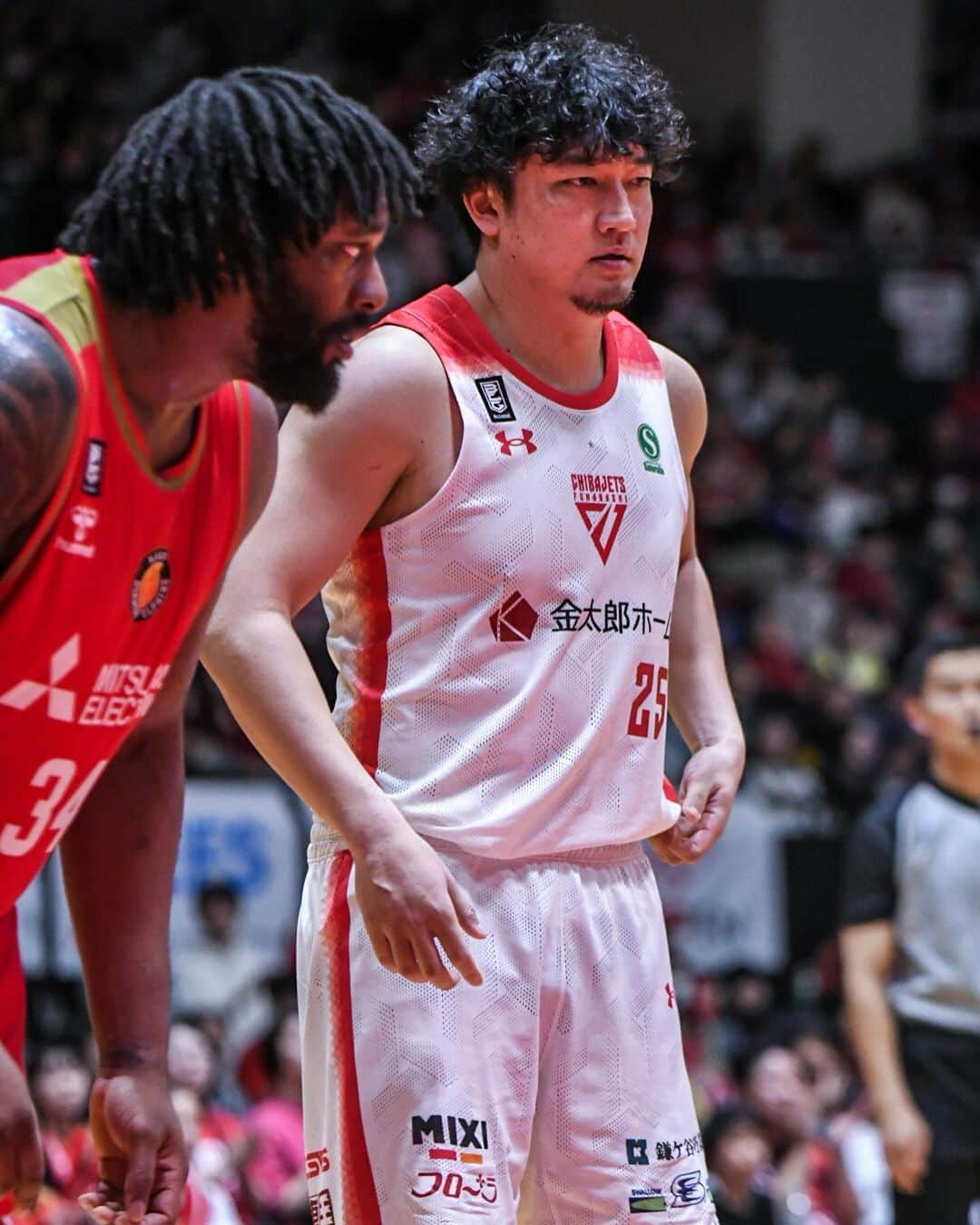 千葉ジェッツさんのインスタグラム写真 - (千葉ジェッツInstagram)「試合風景📸  B.LEAGUE2023-24 vs.名古屋 🏀試合終了🏀 名古屋 99-71 千葉J  #一勝一敗 #痛み分け #chibajets #Bリーグ #千葉ジェッツ #バスケ #basketball #portrait  #photograph #ジェッツ写真部 #レンズ越しの世界 #応炎📣🔥 #ありがとうございました✨」12月10日 19時14分 - chibajets_official