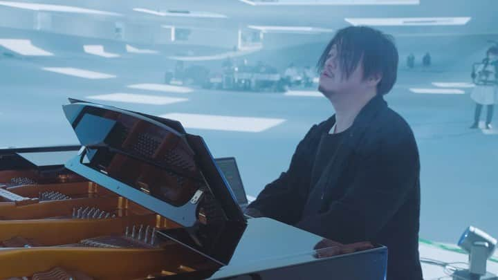 渋谷慶一郎のインスタグラム：「Winter music “Ida” composed by @keiichiroshibuy  Music of the beginning  Soprano @ayakotanaka_instaofficial  Piano @keiichiroshibuy  Electronics @evalaport   Venue: Plaza of Kanagawa Institute of Technology (KAIT) - architect by Junya Ishigami」