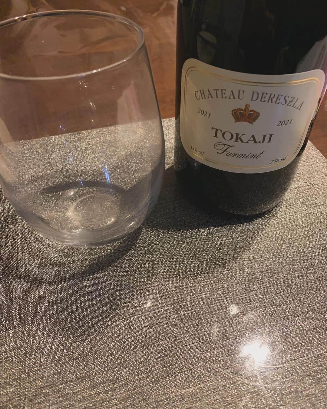 アヒト・イナザワのインスタグラム：「このワインうまいなぁ、」