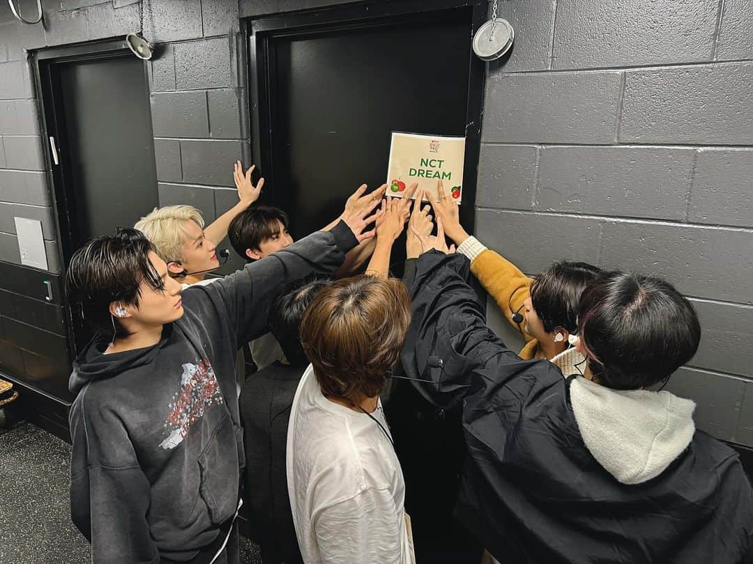 NCT DREAMのインスタグラム：「Yo Boston, we here at Jingle Ball!  #NCTDREAM #NCT #Jingle_Ball_Tour #BOSTON」
