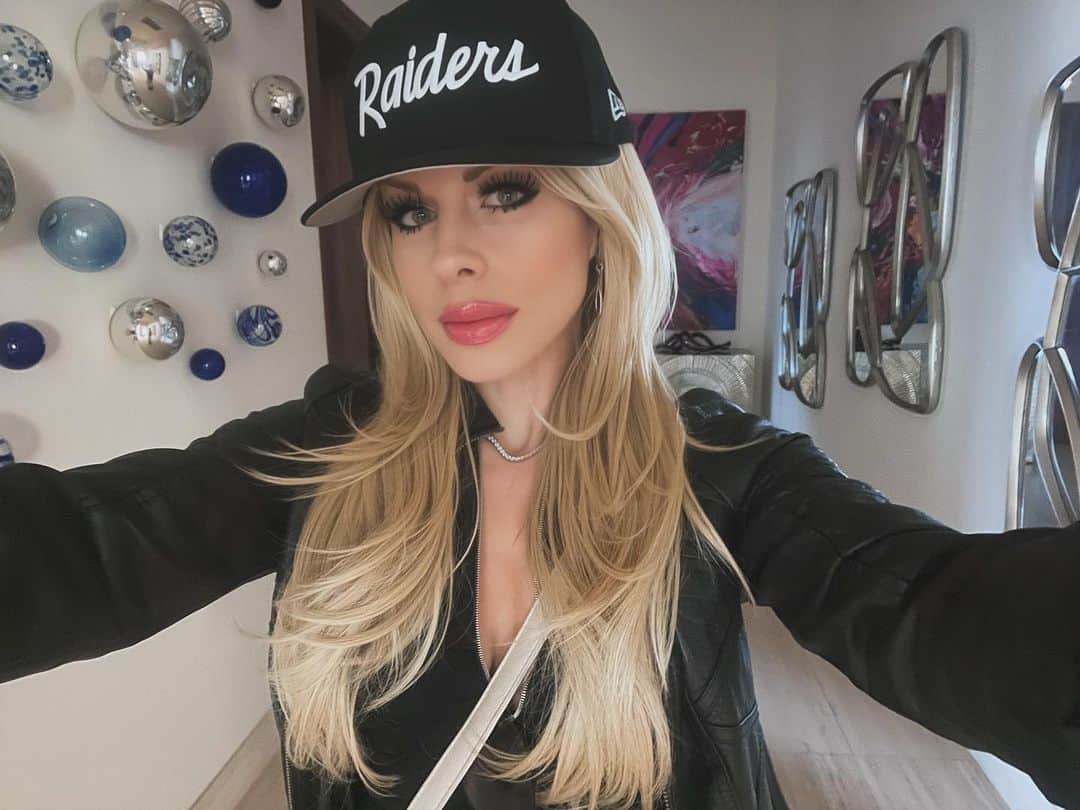オリアンティのインスタグラム：「Goooo @raiders today ✨✨✨💫🤘💛」