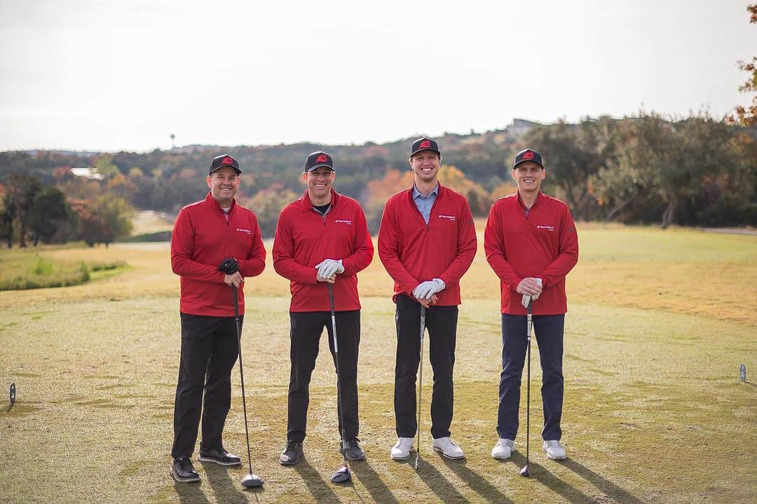 セルヒオ・ガルシアさんのインスタグラム写真 - (セルヒオ・ガルシアInstagram)「Last weekend, our captain Sergio Garcia joined different groups of golfers in a Pro-Am Day in Austin, Texas raising money for his foundation FORE Kids ATX. The Foundation raises funds to help better the lives of children focusing on mental health, healthcare, family support and access to wellness programs. This year, Sergio’s foundation raised over $2.4 million! Here Sergio stopped by a group of our biggest Fireballs GC Fans. To learn more about the foundation visit @forekids_atx」12月11日 4時52分 - thesergiogarcia