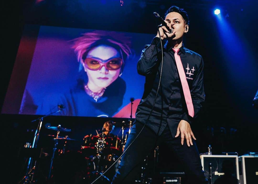 ケン・ロイドのインスタグラム：「Thank you Citta!  …and happy birthday Hide 🩷」