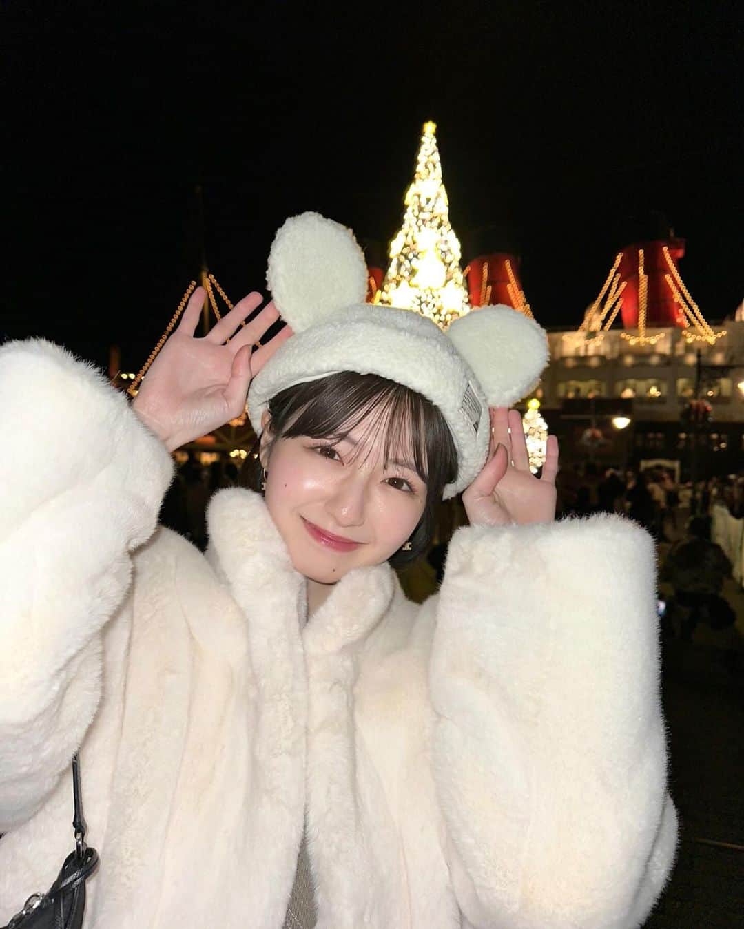 糸原美波さんのインスタグラム写真 - (糸原美波Instagram)「🎄🌃🤍  ディズニーらーすと！ ツリーが綺麗やった 🎄✨  たくさん投稿お付き合い ありがとうございました 🥹🫶🏻  #ディズニー #ディズニーシー」12月10日 21時10分 - minami_itohara