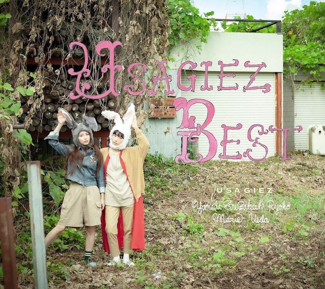 植田真梨恵のインスタグラム：「2023.12.23 Release 「USAGIEZ BEST」 #USAGIEZ  1.白とグレ 2.プラトンの脳 3.SAYONARA bye bye 4.たしかに 5.ゆかしい 6.なんでもない日・ばんざい!! 7.Betcha,Dream on!  M-1,2,3,4 written by 白うさぎ M-5,6,7 written by グレうさぎ (全7曲収録)  USAGIEZ are ◀︎白うさぎ -White Rabbit  山田エリザベス良子 Yamada Erizabeth Ryoko @yamada.e.ryoko  ▶︎グレうさぎ -Gray Rabbit 植田真梨恵 UEDAMARIE @u_e_d_a_m_a_r_i_e   CDは2023.12.23 (SAT) 京都 紫明会館にてのライブ 「USAGIEZ X'MAS」より発売！ 合わせて写真集「USAGIEZ goes on,」も野に放ちます。 おたのしみに！」