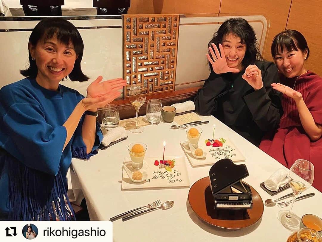 SAWAのインスタグラム：「もう何年だろう？ 11月生まれの 理子さんと 10月生まれの我の合同お誕生日。  エミちゃん 今年も静かに贅沢な時間が流れる 素晴らしい空間で 美味しいお料理に楽しい会話…  何とも優雅な時間を ありがとうございました♡ 理子さん ハッピーバースデー♡  次は2月だね。  自分が想像していた50代とは なんかかけ離れていて ちょっぴり笑えるけど…ww  ハッピー50突入！  これからも健やかに 喜怒哀楽を存分に味わいつつ 折り返しの歩み 逞しく成長する子ども達にも頼りながら 自分のペースで楽しんで 進めていきたいと思います。  皆さま、引き続き宜しくお願いします。 いつもありがとう♡♡  #誕生日　#合同 #オルゴールの音色 #癒された #それぞれの #子ども達の成長も楽しみ #師走感満載 #幸せな時間 #いつもありがとう  #Repost @rikohigashio with @use.repost ・・・ 最近というか、ずっとバタバタしてて、なかなか投稿出来てない、、、、 あっという間に12月だし、気付いたら今年も終わっちゃう〜💦  で、 毎年恒例のお祝いをして頂きました🥂  @sawa_iam ちゃん、50歳おめでとう🎂 目の前で見ても肌がツヤツヤで、どんどん綺麗が増してる❣️ コーチングも頑張ってて、尊敬してる❤️  #誕生日」