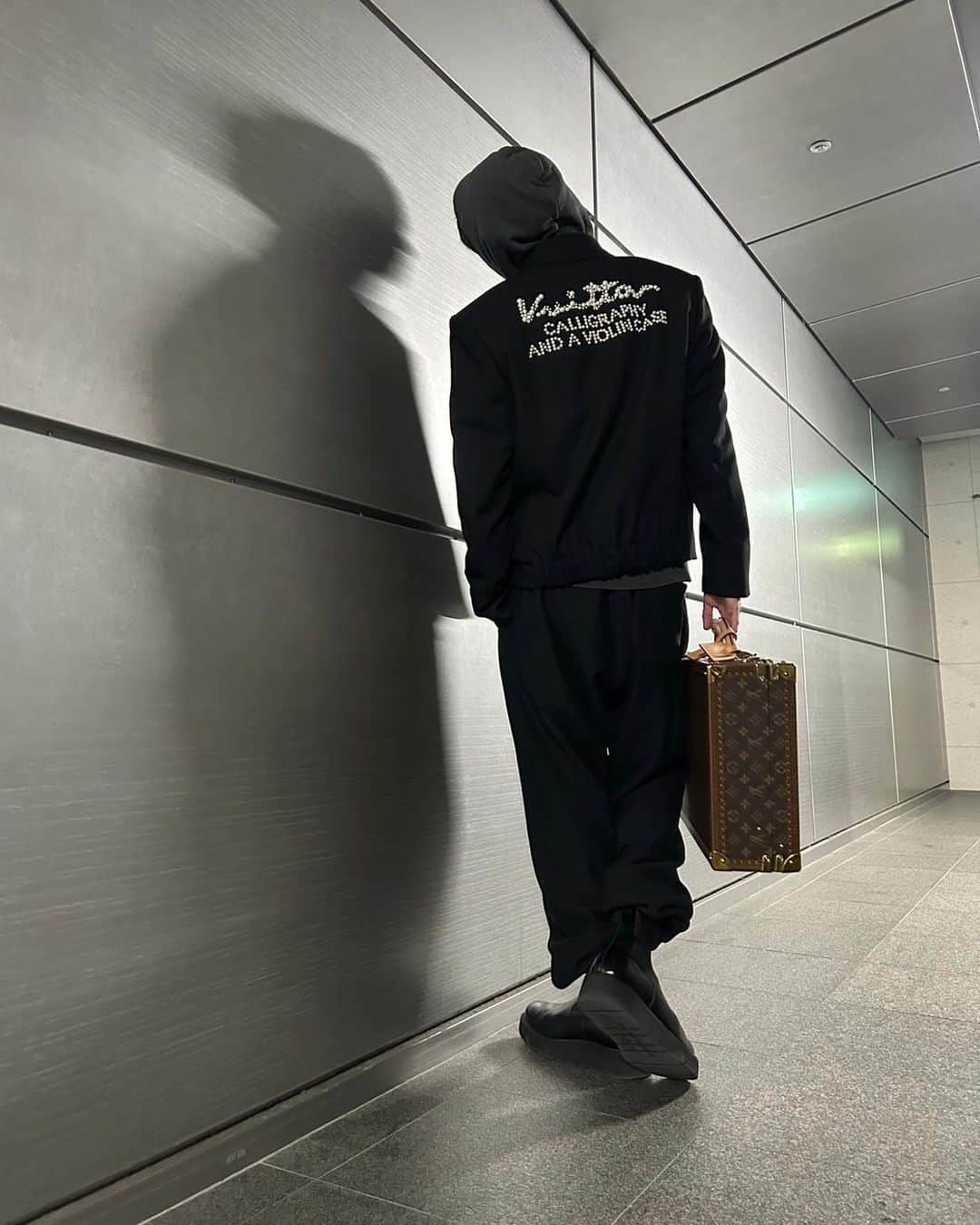 玉森裕太さんのインスタグラム写真 - (玉森裕太Instagram)「⁡ Thank you MIYAGI !! ⁡ jacket：@louisvuitton parker ：@estnation_jp pants：@readymade_official boots：@foot_the_coacher_official bag：@louisvuitton  ⁡ #たまコーデ #fashion」12月10日 21時20分 - yuta_tamamori_kmf2