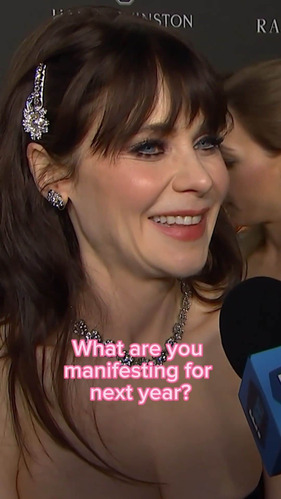 E! Onlineのインスタグラム：「Hey girl, we felt this. #ZooeyDeschanel #ELLEWIH」