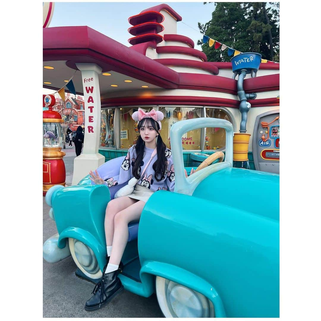 日比野芽奈さんのインスタグラム写真 - (日比野芽奈Instagram)「🚙💖 . . . この日のパーク滞在時間は約8時間 そして、その半分(4時間)をパレードの地蔵で 過ごしました ⏱🫧 . . . ディズニーのクリスマスの空間がすきすぎて まったく苦じゃないし、ハモカラもクリストも 最前確保してしっかりファンサもらえて幸せな クリスマスプレゼントだったなあ〜、、😢💕 . . . #東京ディズニーランド #ディズニーランド#東京ディズニーリゾート #ディズニーリゾート #ディズニーグッズ #ディズニーカチューシャ  #ディズニーコーデ#夢の国 #夢が叶う場所  #ディズニー写真スポット #ディズニーフォトスポット #ディズニークリスマス #ディズニークリスマスストーリーズ #クリスマスディズニー #クリスト #tokyodisneyland #tdl #tokyodisneyresort #disney #disneyland  #christmasdisney #disneychristmas #christmas #xmasdisney #disneyxmas #xmas」12月10日 21時23分 - hibino_meina