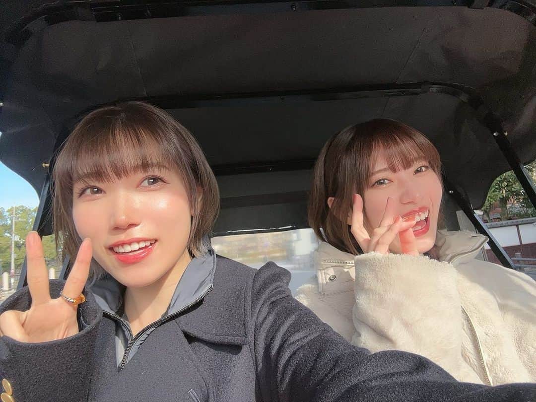 相坂優歌さんのインスタグラム写真 - (相坂優歌Instagram)「. . すずみーと人力車乗った💨  平安神宮の鳥居と一緒に📸  #京プレ さんはいつも色んな楽しいを用意してくれて最高だなぁ  #山田美鈴 #相坂優歌 #人力車 #平安神宮 #京都」12月10日 21時25分 - yuuka_aisaka