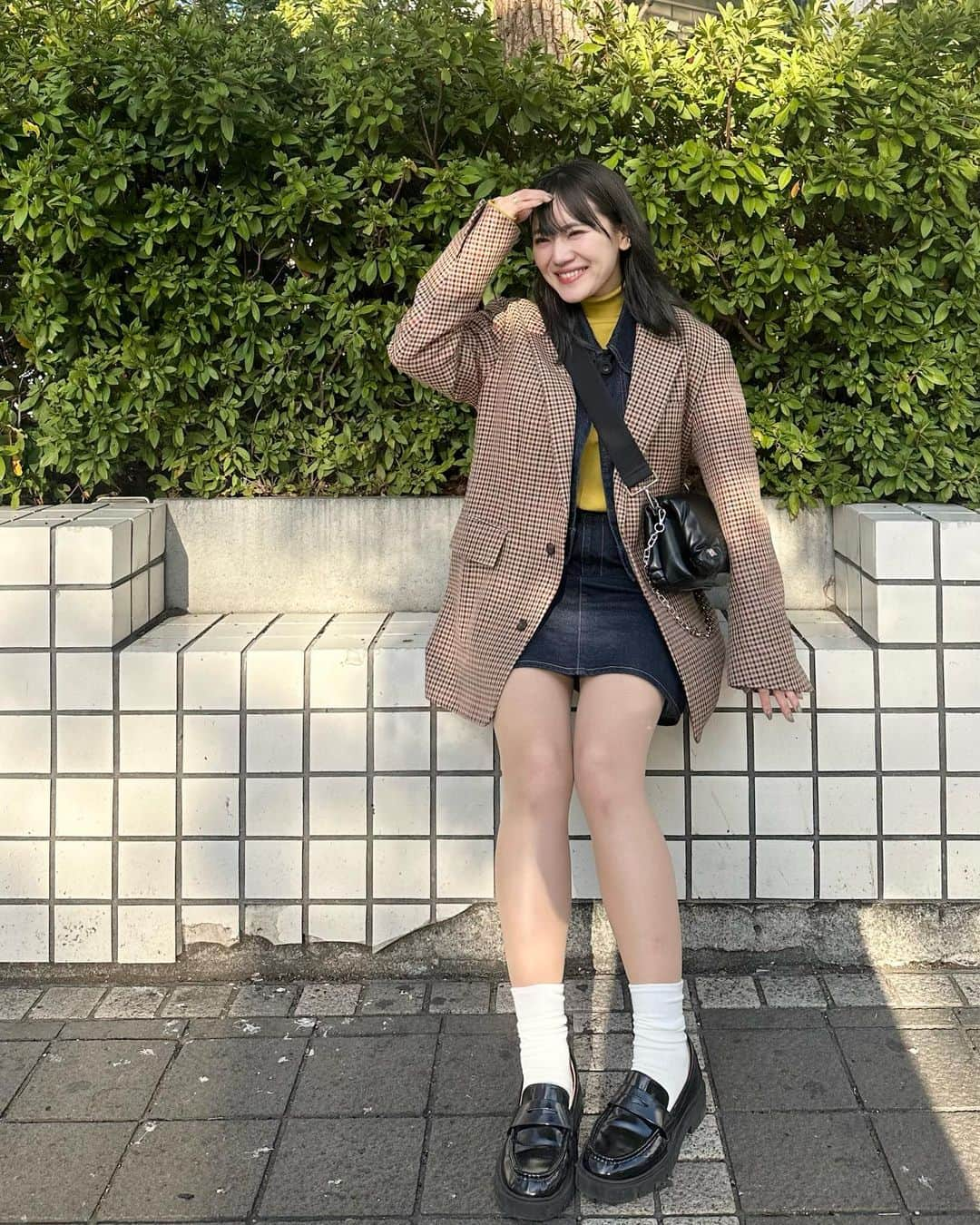 かほこ。さんのインスタグラム写真 - (かほこ。Instagram)「ㅤㅤㅤㅤㅤㅤㅤㅤㅤㅤㅤㅤㅤ ㅤㅤㅤㅤㅤㅤㅤㅤㅤㅤㅤㅤㅤ jacket : #estnation denim jacket : #cos knit : #formeque denim skirt : #stevenalan bag : #levernis loafers : #uniqlo ㅤㅤㅤㅤㅤㅤㅤㅤㅤㅤㅤㅤㅤ INIのライブの日のコーデ、まだクレジット載せてなかった気がする🤔 ㅤㅤㅤㅤㅤㅤㅤㅤㅤㅤㅤㅤㅤ イエローニットにデニムをセットアップ風に。 海沿いで夜は冷えるかな？と思ったのでチェックジャケットもプラス！ ㅤㅤㅤㅤㅤㅤㅤㅤㅤㅤㅤㅤㅤ #kaho_fashion」12月10日 21時27分 - xxokohakxx