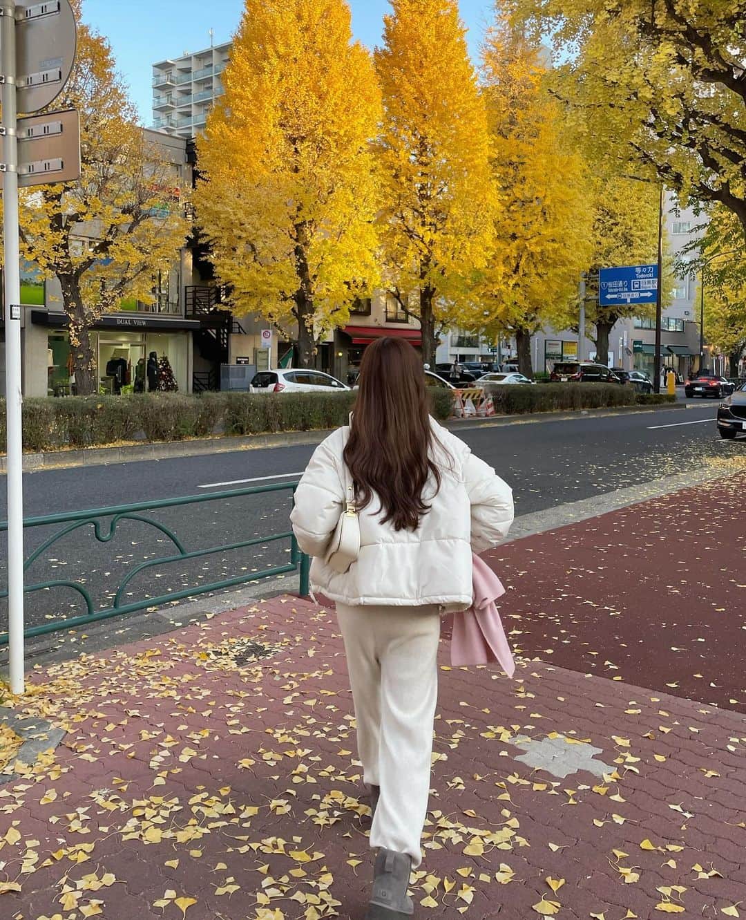 櫻田結子さんのインスタグラム写真 - (櫻田結子Instagram)「お散歩するのに楽々なお気に入りの ニットパンツとあったかダウンで♥ ⁡ 最近getしたUGGの厚底を 合わせてみたら可愛かった..♥ 今回のお買い物も、 @importselect_musee で。  ⁡ ⁡ ⁡ ¥1000オフになるクーポン(※20,000円以上/2024.1.8まで)をストーリーズにupするので自分へのご褒美や、ホリデーギフトに是非使って下さいね〜😽♡ ⁡ ⁡ ⁡ outer @anchic_official  pants @uniqlo_jp  ⁡ ⁡ ⁡ #yuppoco_code #骨格ウェーブ #骨格ウェーブコーデ #importselectmusee #インポートセレクトミュゼ #uniqlo #uniqloコーデ #uniqlo新作 #ユニクロ #ユニクロコーデ #ユニクロ購入品 #ユニクロ新作 #ユニクロきれいめ部 #ニットパンツ #ウォッシャブルニットリブパンツ #大人カジュアル #シンプルコーデ #ワントーンコーデ」12月10日 21時32分 - yu_ppoco