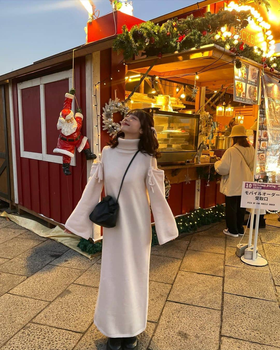 新田湖子さんのインスタグラム写真 - (新田湖子Instagram)「クリスマス感じたぁ🎄🎅🏼 雑貨屋さん沢山あって自分へのプレゼントも買ってしまった🎁」12月10日 21時34分 - coconitta0809