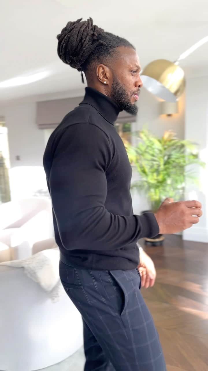 Ulissesworldのインスタグラム：「Embracing the calm before diving into the hustle. A moment of reflection before the storm of productivity 🥂🌅  It’s good to be back home after travelling 🏡  #ulissesworld #home #reels」
