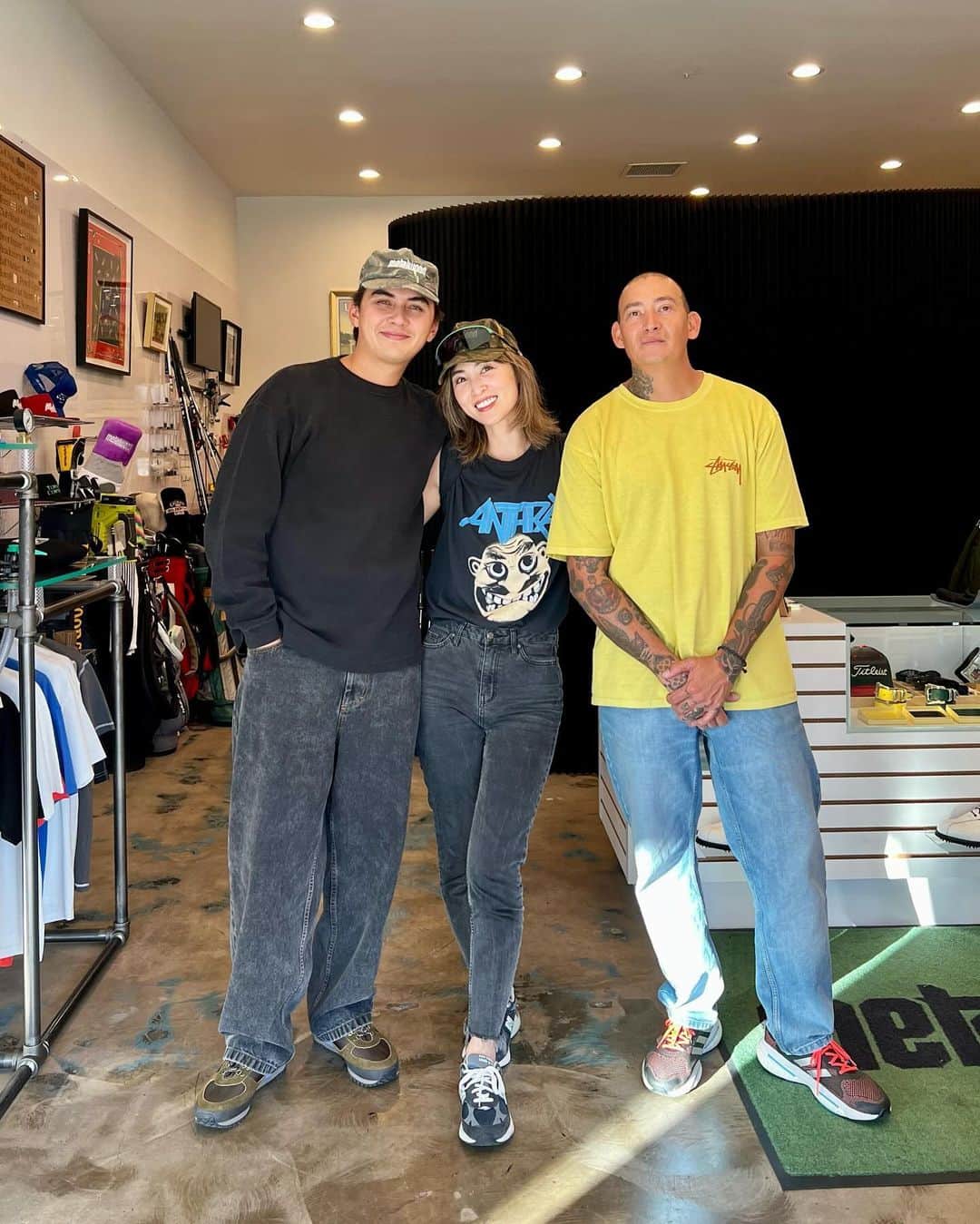 月本えりのインスタグラム：「@metalwoodstudio @darin_howard @thick_owens so nice I had to post it twice🙌🛍️✨  Ahh miss these moments with Los Angeles🇺🇸⛳️ 好きすぎて、滞在中2回もお買い物へ行った♥️♥️♥️  ゆかちゃんのお土産買いにPGAストアも行ってきた✌️  #metalwood #metalwoodstudio #labrea  #losangels #pgatoursuperstore #golf #ゴルフ #fashion #loveyouguys」